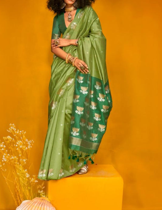 Parrot Green Handloom Silk Saari